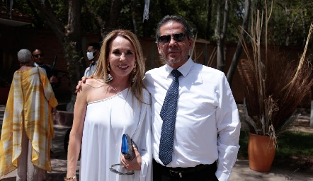  Lupita Pereda y Alejandro Santibáñez.