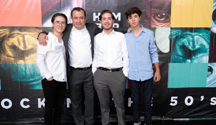  Humberto con sus hijos, Juan Pablo, Humberto y José María.