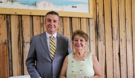  Roberto Pedroza y Ernestina Castro de Pedroza. 