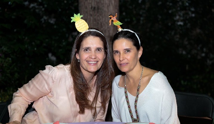  Alejandra y Claudia Martínez.