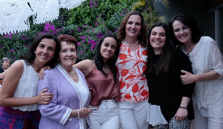  Montse Gómez, Gela Valle, Ceci García, Gabriela Gómez, Catalina Esper y Lourdes Gómez.
