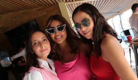  Valentina Nava, Camila Reyes y Jimena del Sol.