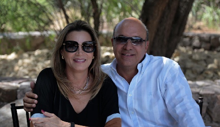  Bertha Barragán y Roberto Alcalde.