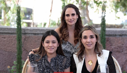  Jessica Medlich, Estefanía López y Viviana Mercado.