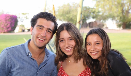  Pablo Dagdú, Priscila Cerecedo y Paola Martínez. 