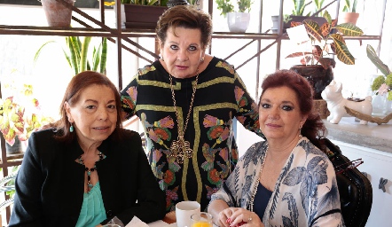  Catalina Montse, Mari Doig y María Elena Abud.