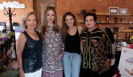  Rossana Benavente, Daniela Doig, Priscila González y Mari Doig.