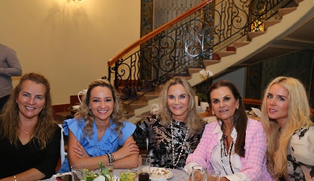  Patricia del Bosque, Elizabeth Ruiz, Lynn Eichelmann, Raquel Eichelmann y Tania Ruiz.