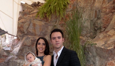  Lourdes Álvarez y Alfonso César con su hija Lourdes.