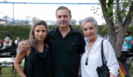  Mayra Ortega, David y Myrna Del Bosque.