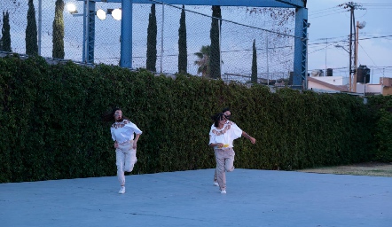  San Luis baila.
