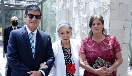  Enrique, Carmen y María Martens.