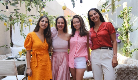  Adriana Estrada, Alynn Ruiz, Nallely Maya y Claudia Estrada.