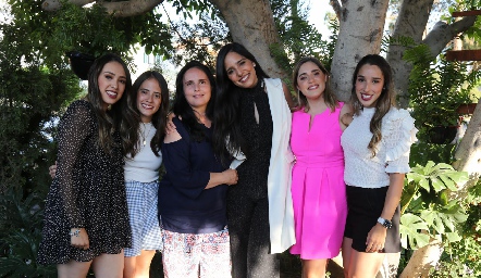  Paola Ale, Maite, Andrea, Sofía y Sofía Ascanio.