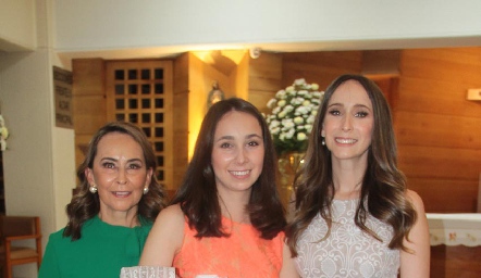  Iñigo con Patricia Alcocer, Andrea y María Fernanda Pérez.