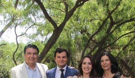  Jesús, Raúl, María Cecilia, Adriana y Jerónimo Torres.