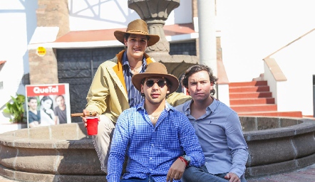 Oscar Vera, Juan Pablo Payán y Mateo Guerra.