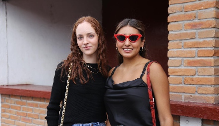  Alejandra Ocaña y Camila Reyes.