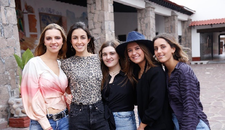  Francesca Hinojosa, Ximena Nieto, Chris Cambeses, Regina Martínez y Fer Morales.