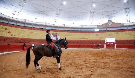  Eduardo Zendejas.