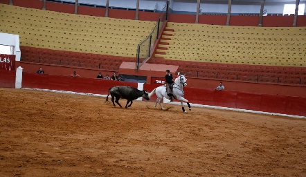  Eduardo Zendejas.