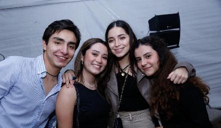  Pablo Rodríguez, Inés González, Daniela Herrera e Isa González.