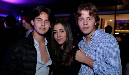  Javier, Andrea y Nicolás.
