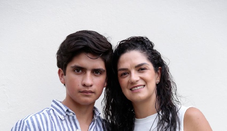  Chus con su mamá Daniela Gutiérrez.