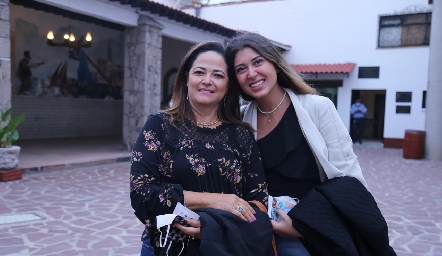 Paulina Gordoa y Carolina Medina.