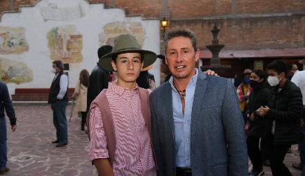  Víctor Santos con su hijo Víctor.