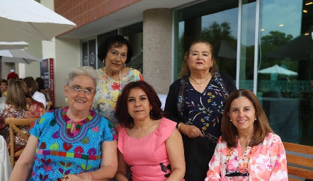  Irma Bambila, Rosy de Echavarría, Lucía Aranda, Nena Lomelí y Lucía Gómez.