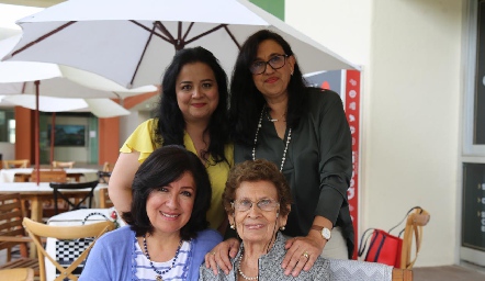  Laura Ramírez, Esperanza Mora, Liz Gama y Claudia Ramírez.
