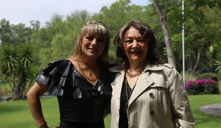 Fernanda Méndez y Martha Guerra.