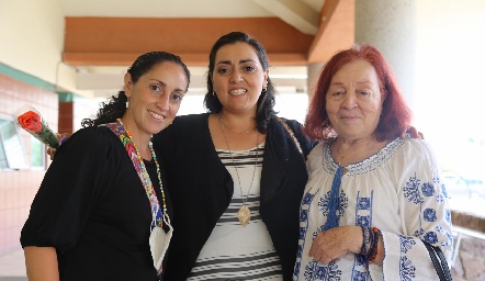  Güera Romero con sus hijas María y Rocío Acebo.