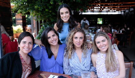  Katia, Nina Galarza, Ana Laura Rodríguez, Mary Susy Ciuffardi y Anasty Cano.