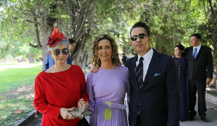  Guadalupe Aguilar, Lucía Martínez y Alejandro Gómez.