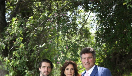  Gerardo Gómez, María Dolores Hernández y Jorge Gómez.
