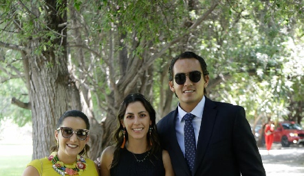  María Lavín, Daniela Mauricio y Mau Sánchez.