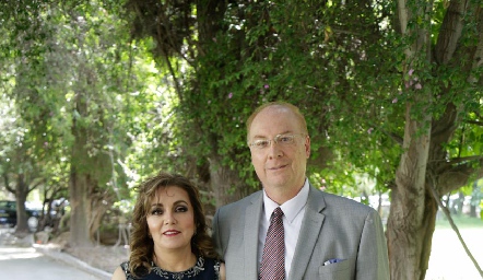  Jenny Cazares y Roberto Esparza.