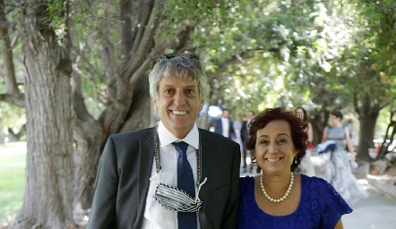  Héctor Elizondo y Claudia Magali.