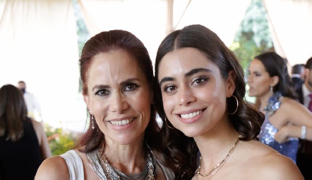  Susana Jonguitud con su hija Susana De Luna.