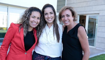  Silvia Altamirano, Bere García y Karina de Alcalde.