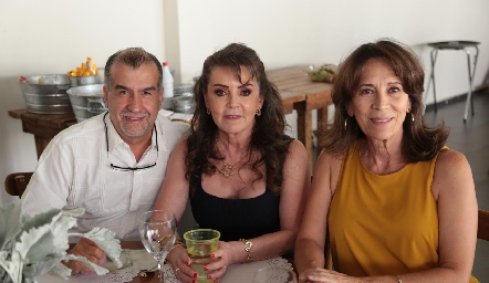  Pablo Gutiérrez, Lucy y Carola Guerra.