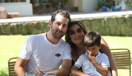  Santiago, Silvana y Emilio.