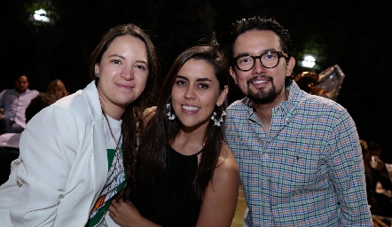  Daniela de Alba, Ale Valle y Luis Sánchez.