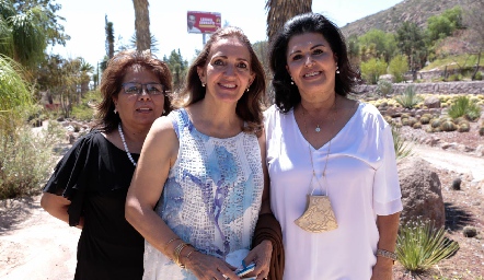  Carmelita Vázquez, Mónica Alcalde y Diana Reyes.
