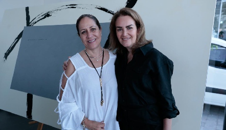  Esther Sandoval y Mónica del Pozo.