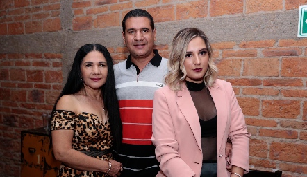  Alba Nelly Flores, Héctor y Abi Rivera.