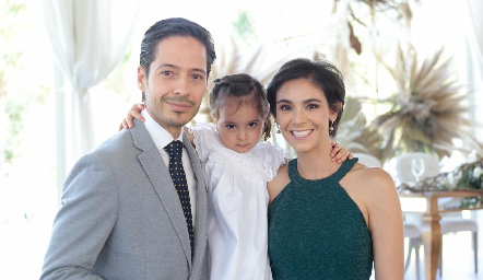  Juan Pablo Rozo y Mary Gaby Valdes con su hija Catalina.