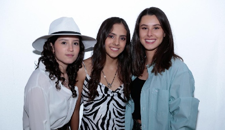  Paulina Landeros, Regina Zarate y Rebeca Treviño.